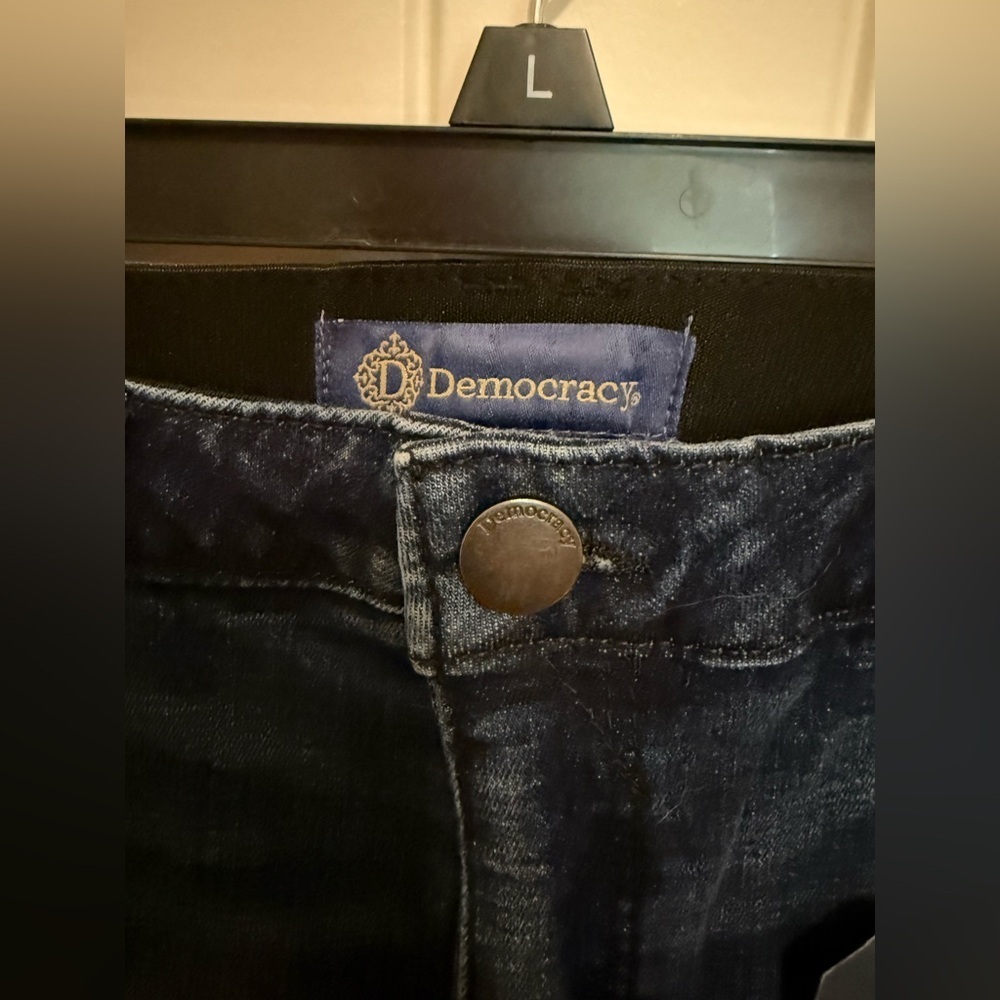 Democracy Blue Straight Leg Jeans with Distressed Details‎ Size 10 - Picture 5 of 8